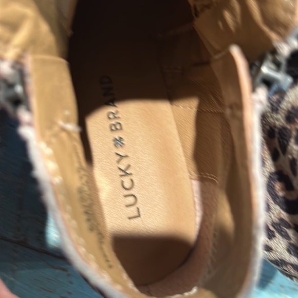 Lucky Brand Basel Leopard Printed Leather Side Zip Block Heel Ankle Booties SZ 6 - Picture 4 of 6